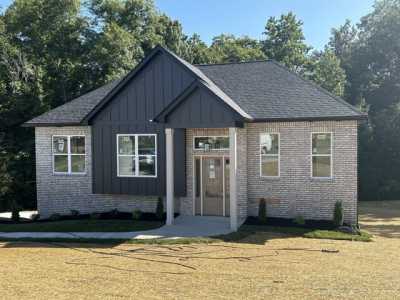 Home For Sale in Pleasant View, Tennessee