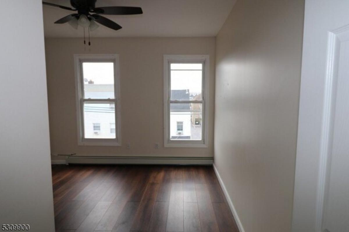 Picture of Home For Rent in Newark, New Jersey, United States