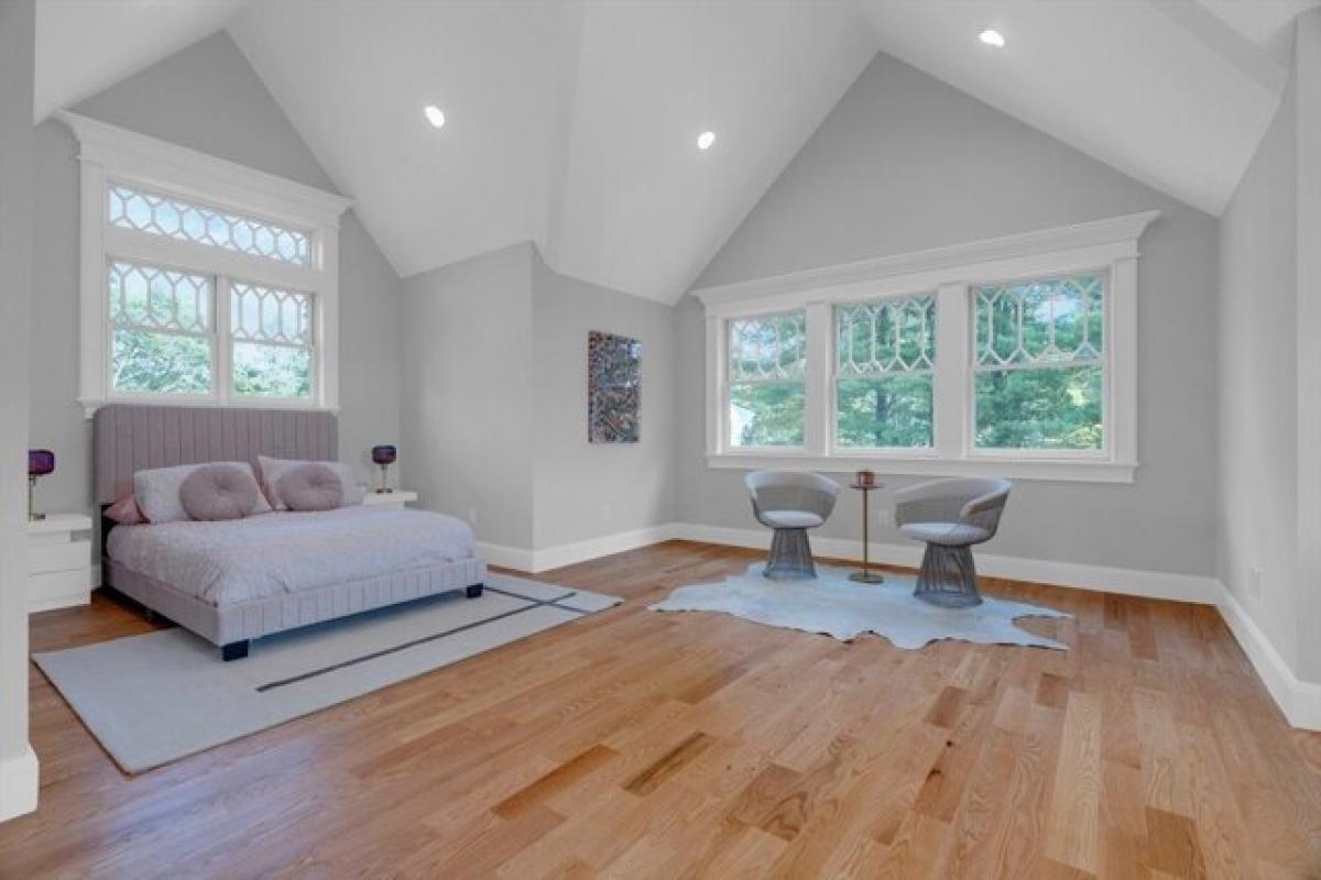 Picture of Home For Sale in Wellesley, Massachusetts, United States