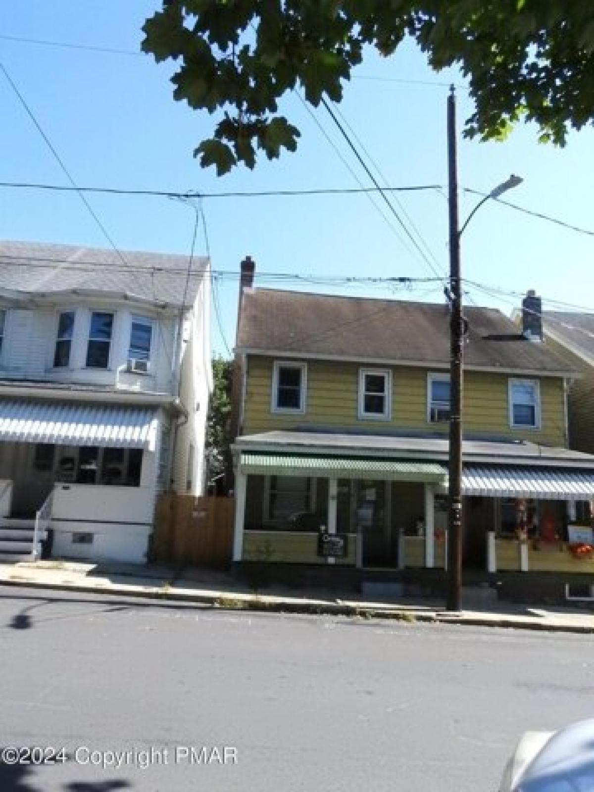 Picture of Home For Sale in Lansford, Pennsylvania, United States