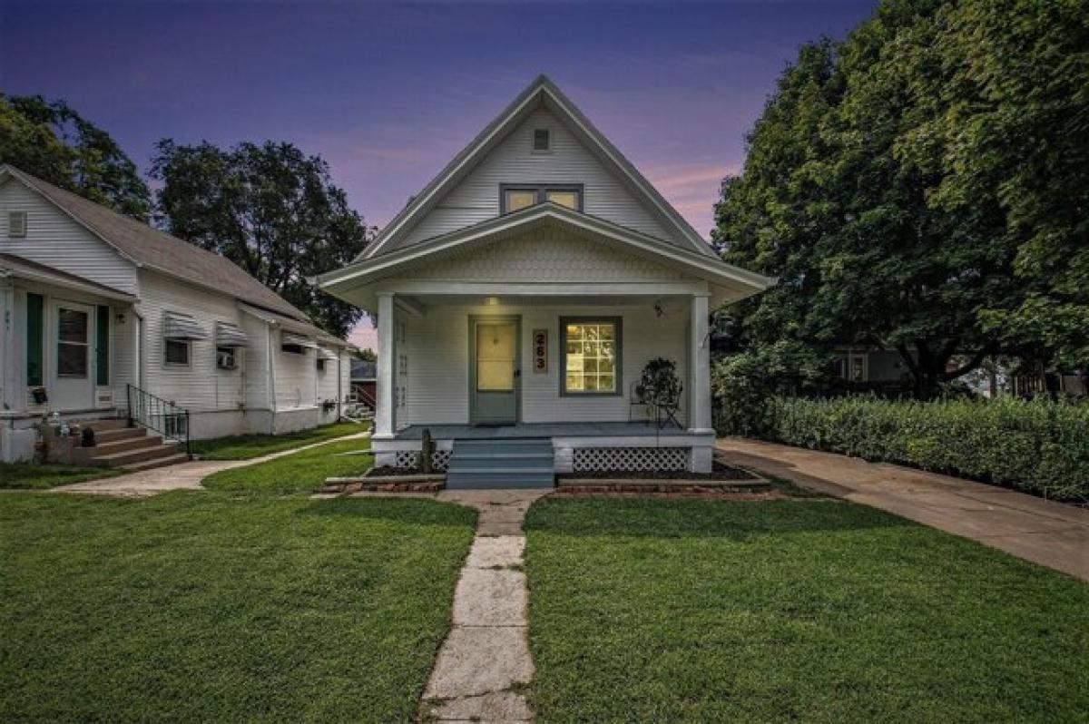 Picture of Home For Sale in Council Bluffs, Iowa, United States