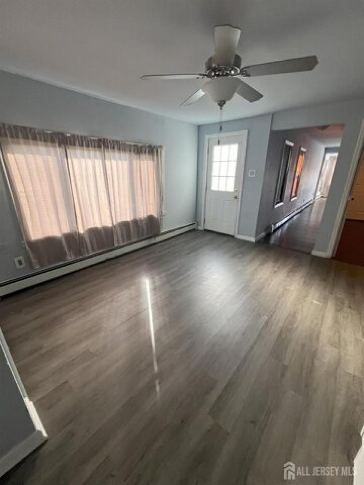 Picture of Home For Sale in Keansburg, New Jersey, United States