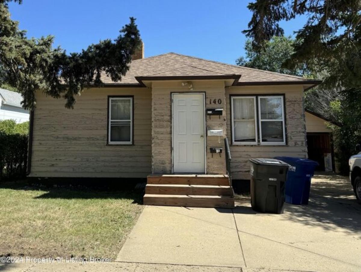 Picture of Home For Sale in Dickinson, North Dakota, United States