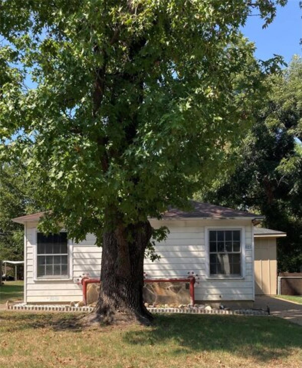 Picture of Home For Sale in Denison, Texas, United States