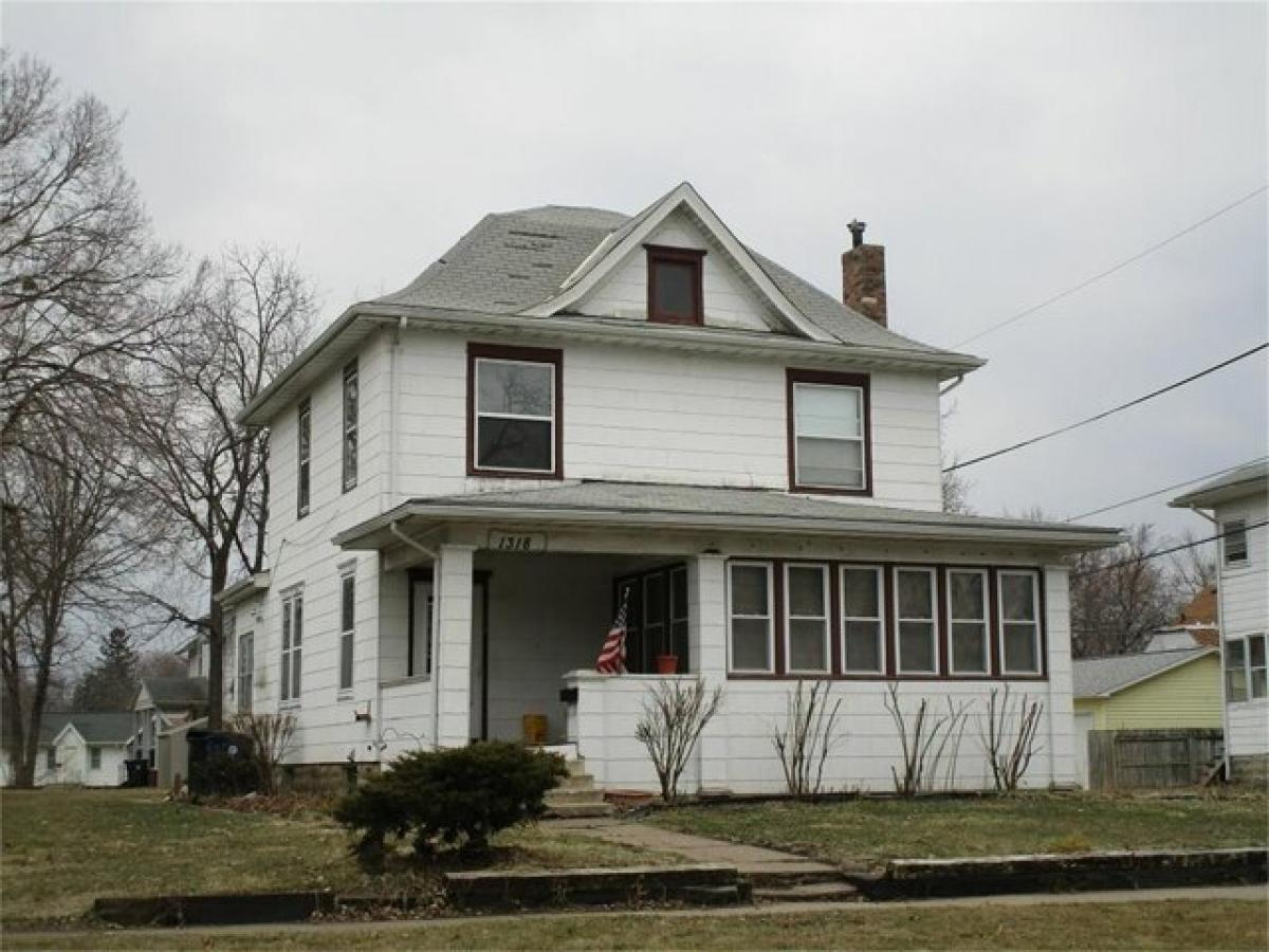 Picture of Home For Sale in Waterloo, Iowa, United States