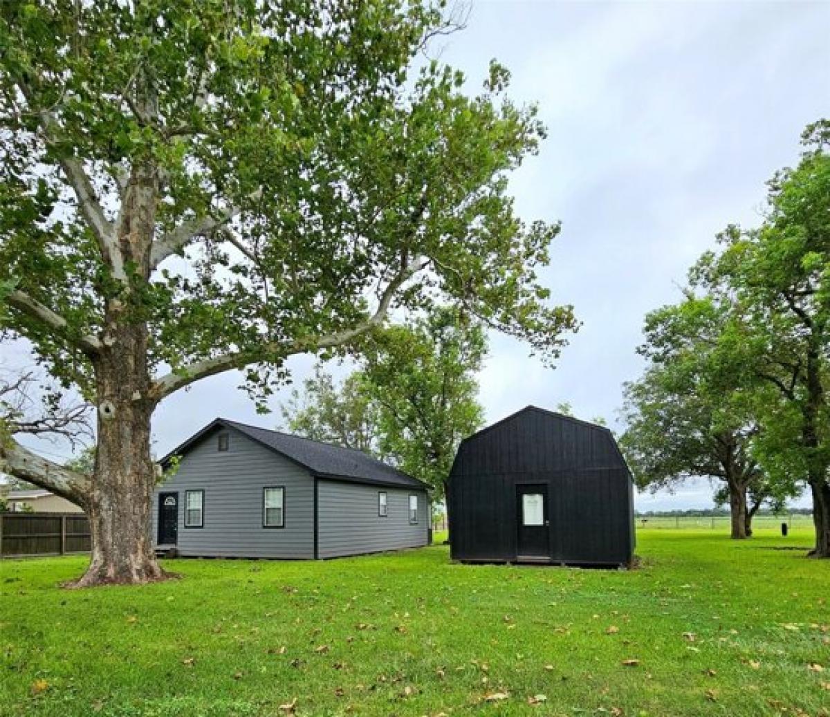 Picture of Home For Sale in Boling, Texas, United States