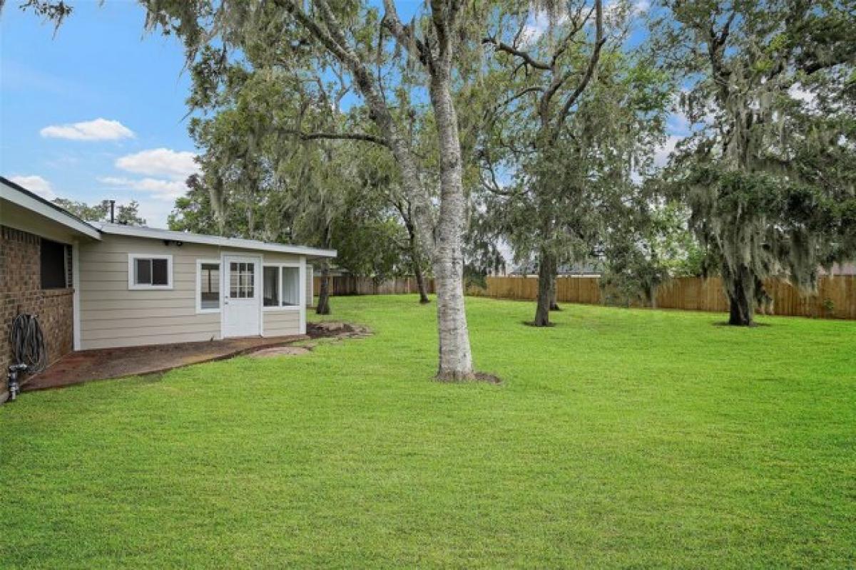 Picture of Home For Sale in Clute, Texas, United States