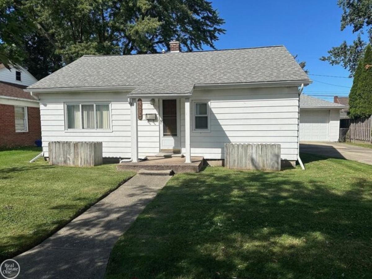 Picture of Home For Sale in Saint Clair Shores, Michigan, United States