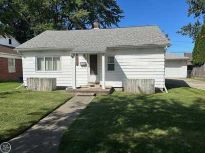 Home For Sale in Saint Clair Shores, Michigan