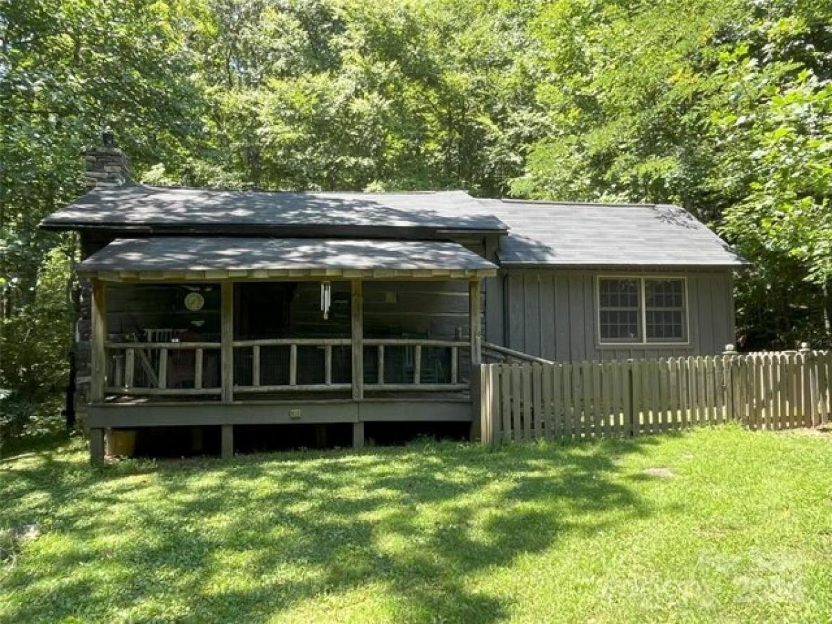 Picture of Home For Sale in Fairview, North Carolina, United States