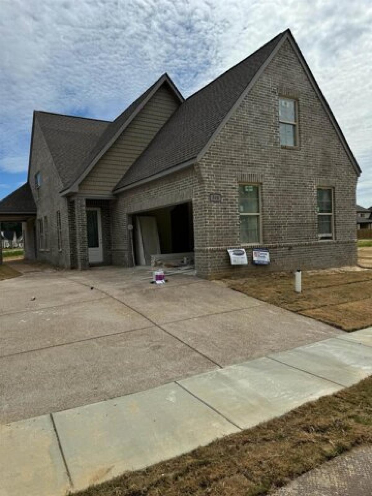 Picture of Home For Sale in Cordova, Tennessee, United States