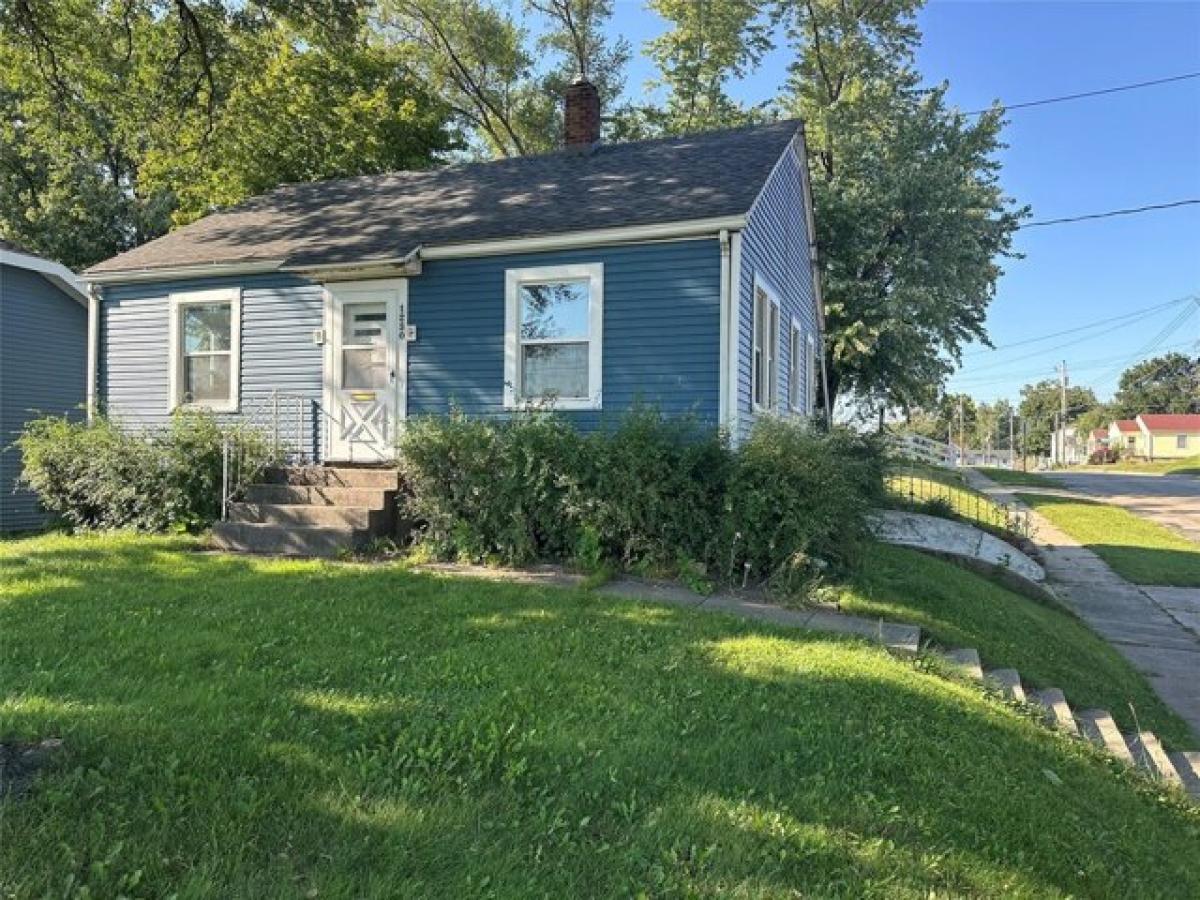 Picture of Home For Sale in Newton, Iowa, United States