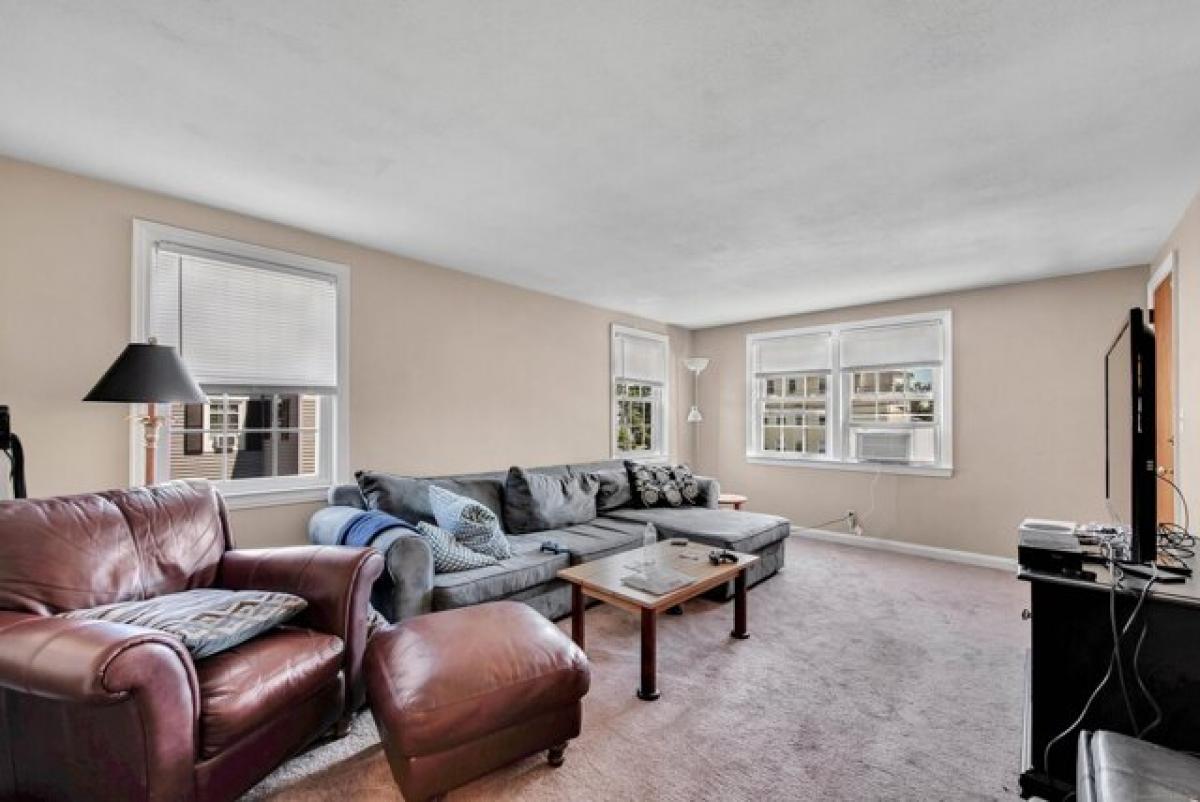 Picture of Home For Sale in West Hartford, Connecticut, United States