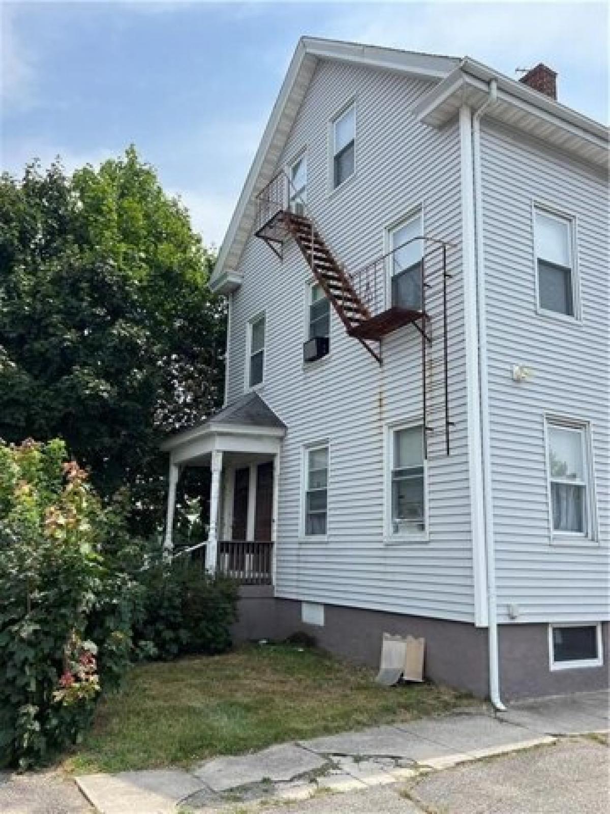 Picture of Home For Sale in Pawtucket, Rhode Island, United States