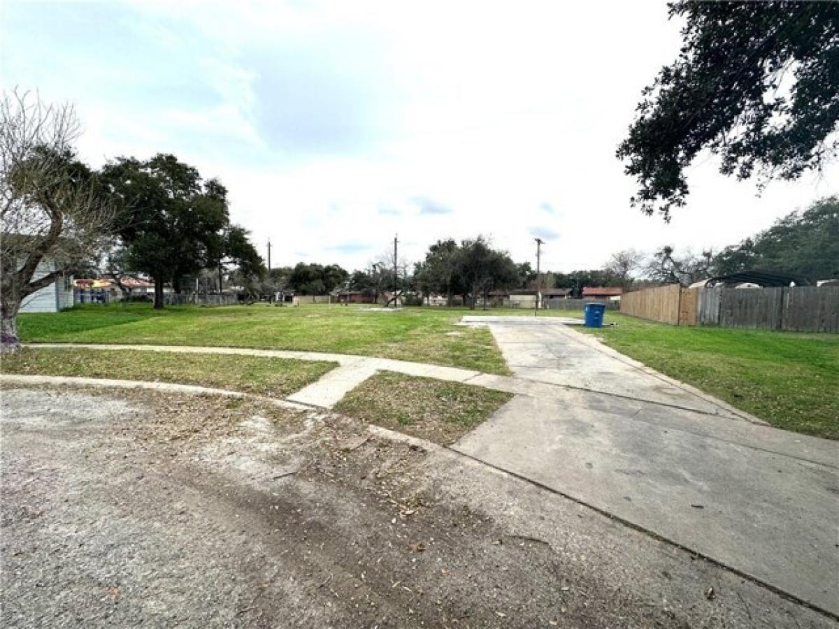 Picture of Residential Land For Sale in Sinton, Texas, United States