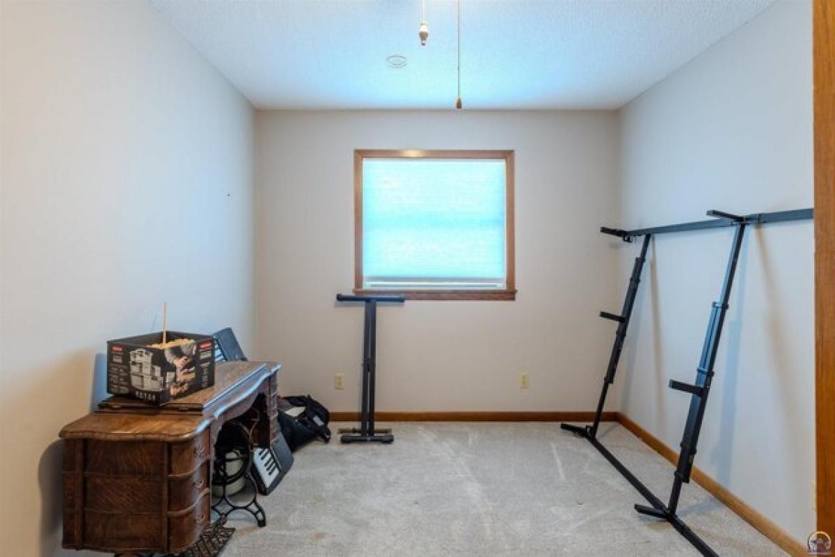 Picture of Home For Rent in Westmoreland, Kansas, United States