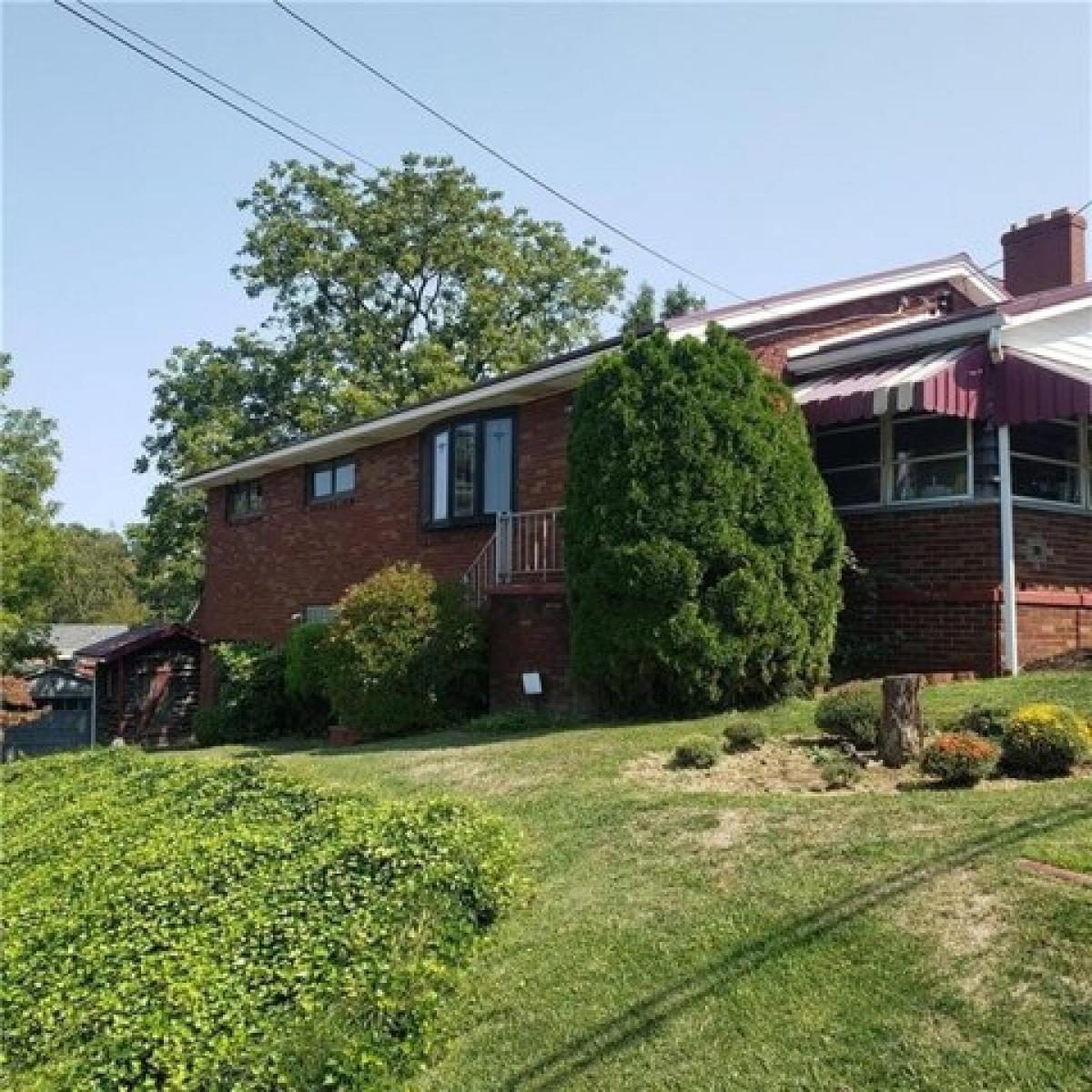 Picture of Home For Sale in West Mifflin, Pennsylvania, United States