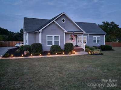 Home For Sale in Harmony, North Carolina