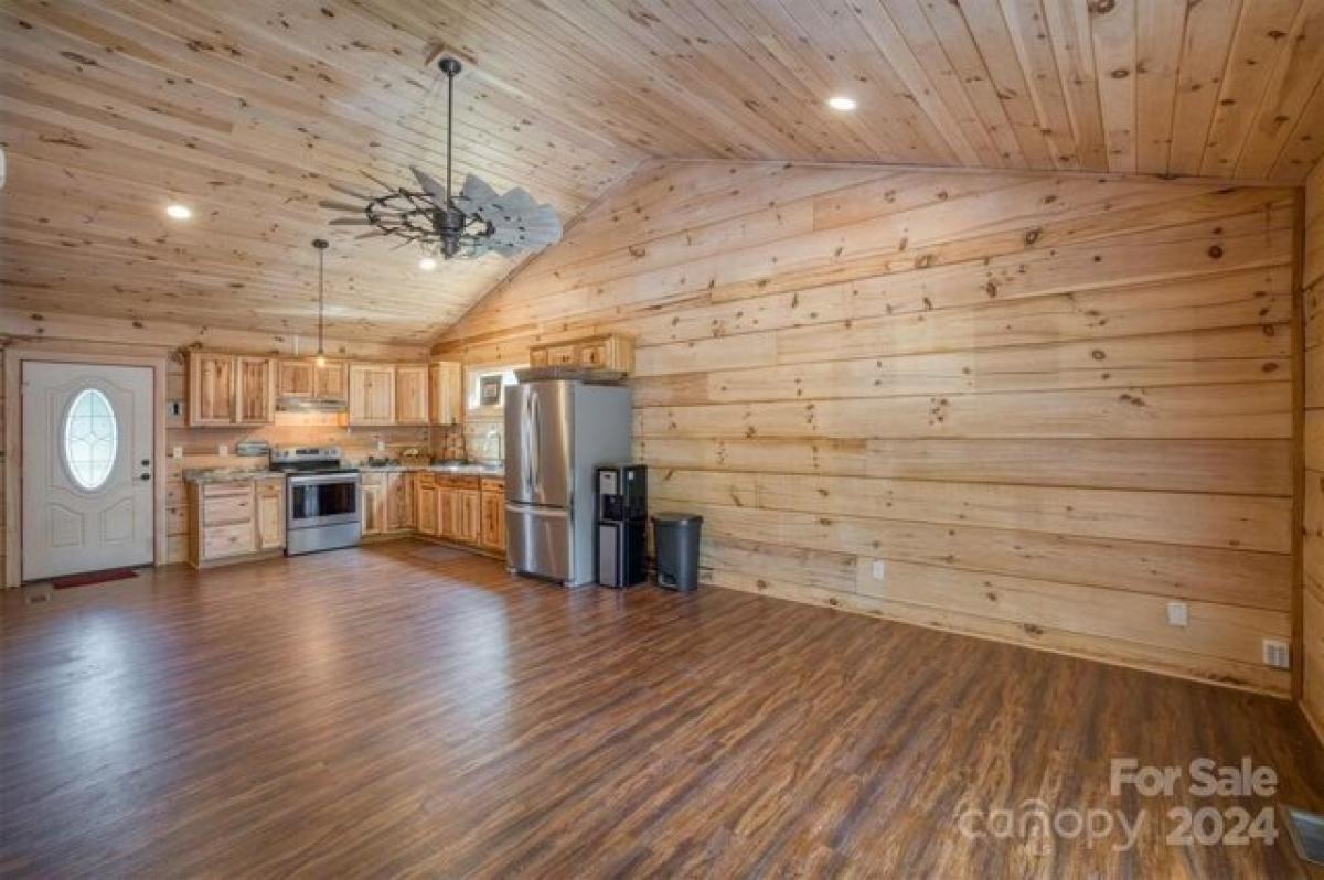 Picture of Home For Sale in Lenoir, North Carolina, United States