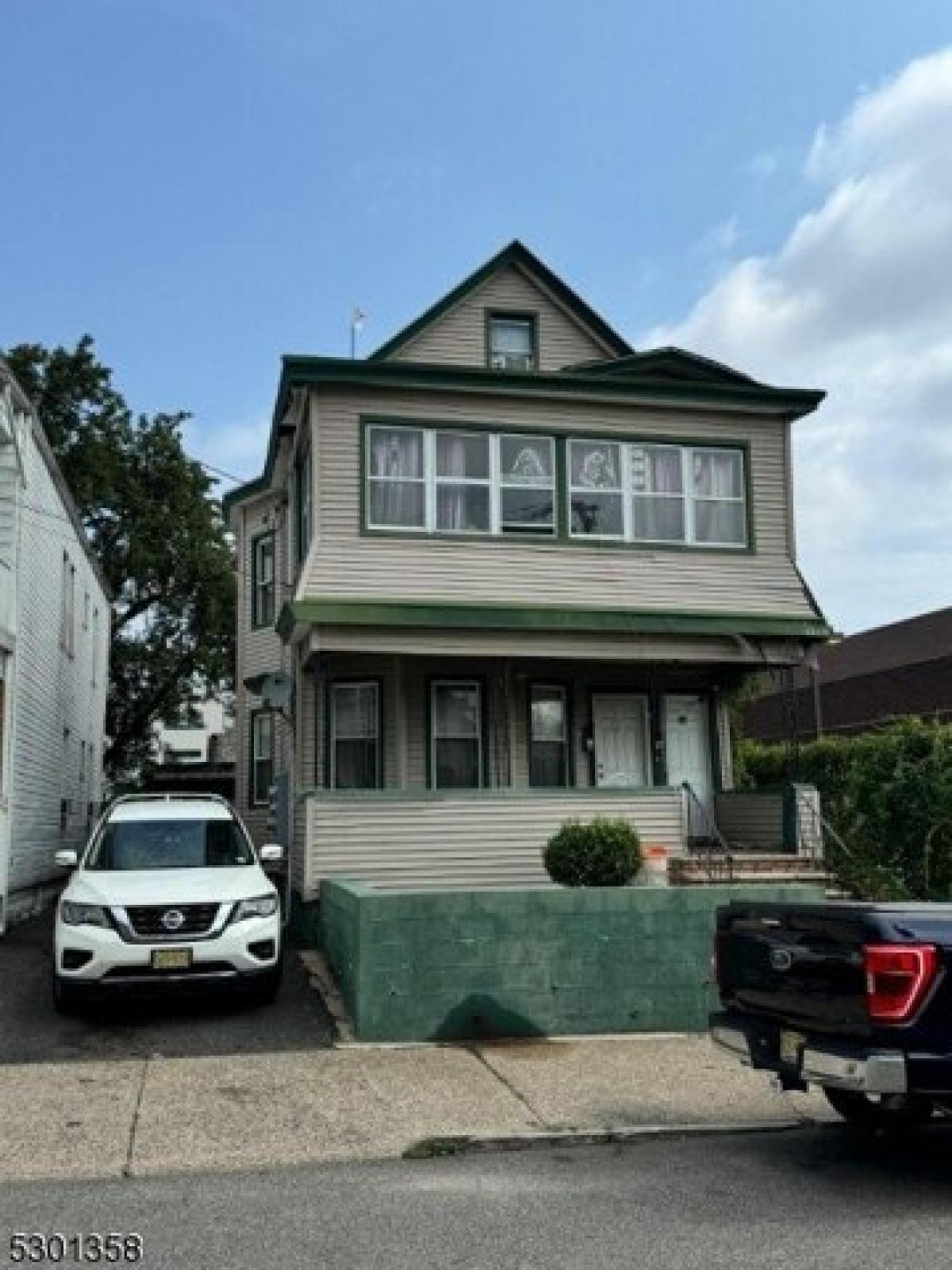 Picture of Home For Sale in Paterson, New Jersey, United States