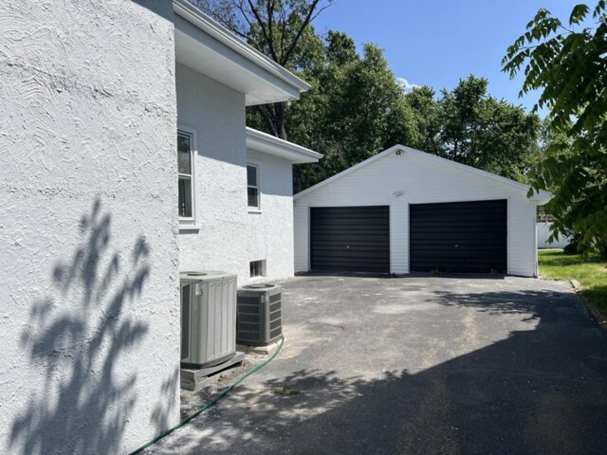 Picture of Home For Sale in Streator, Illinois, United States