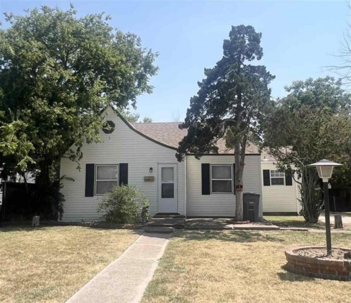 Picture of Home For Sale in Lawton, Oklahoma, United States