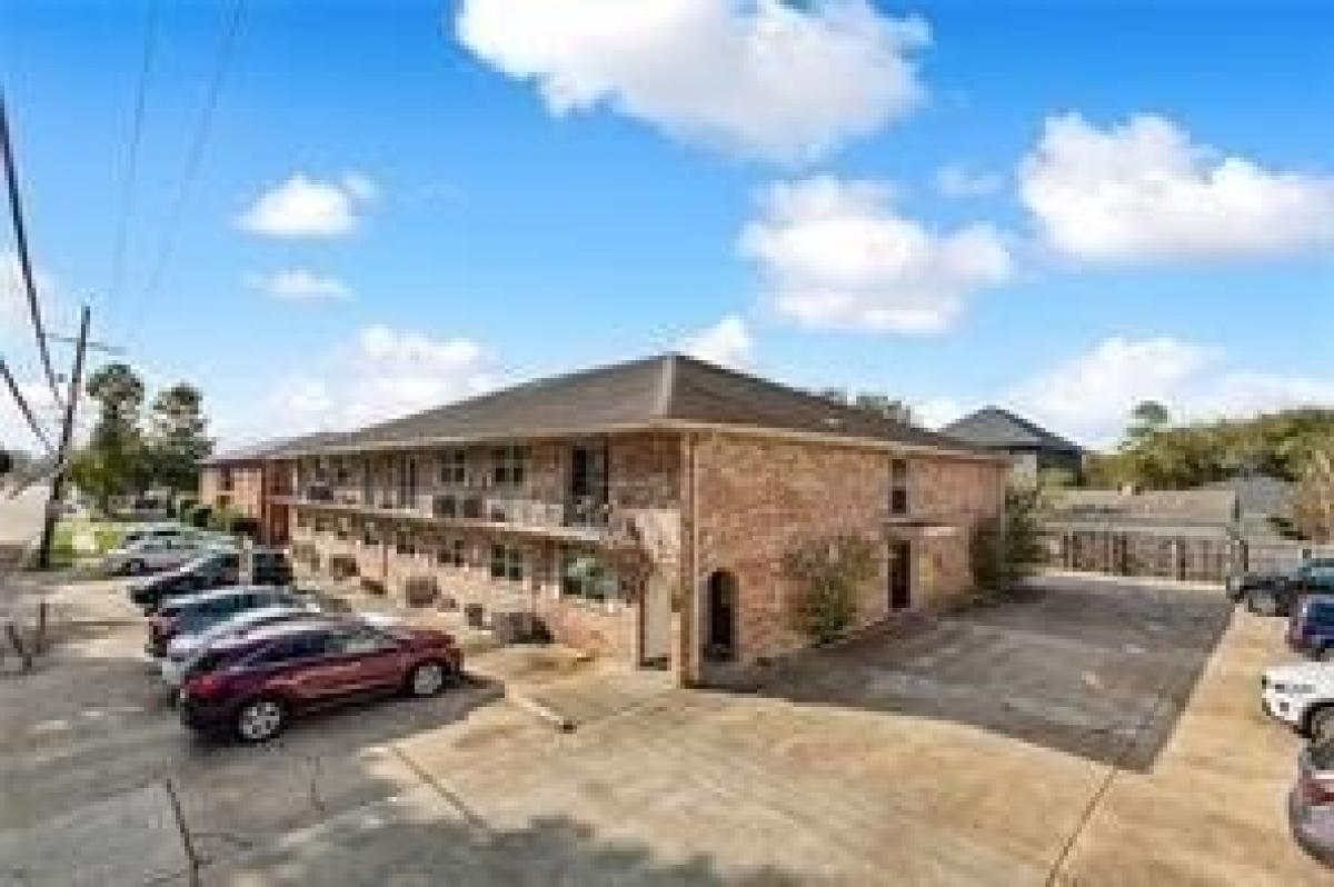 Picture of Home For Sale in Metairie, Louisiana, United States