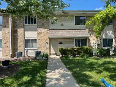 Home For Sale in Hoffman Estates, Illinois