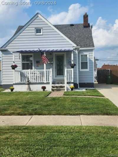 Home For Sale in Southgate, Michigan