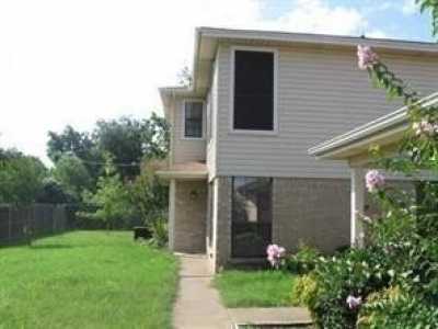 Home For Rent in Benbrook, Texas