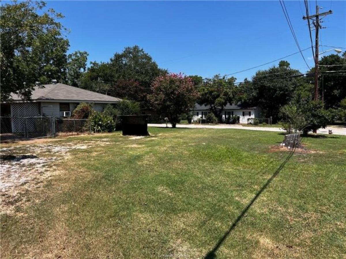 Picture of Home For Sale in Caldwell, Texas, United States