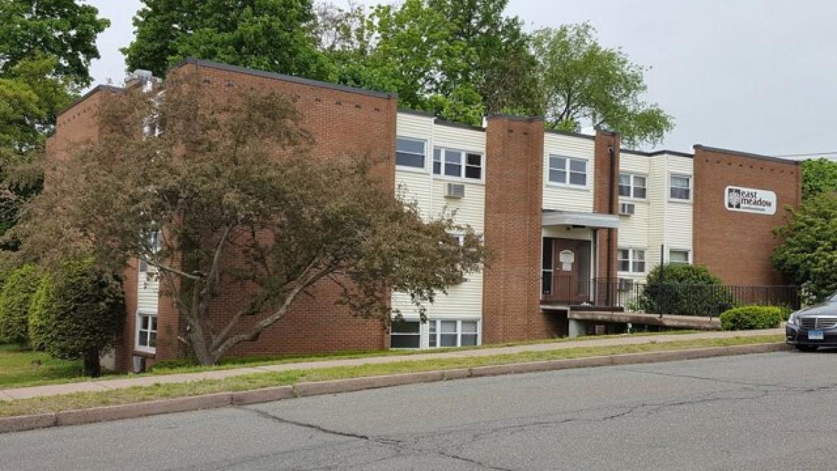 Picture of Home For Sale in Manchester, Connecticut, United States