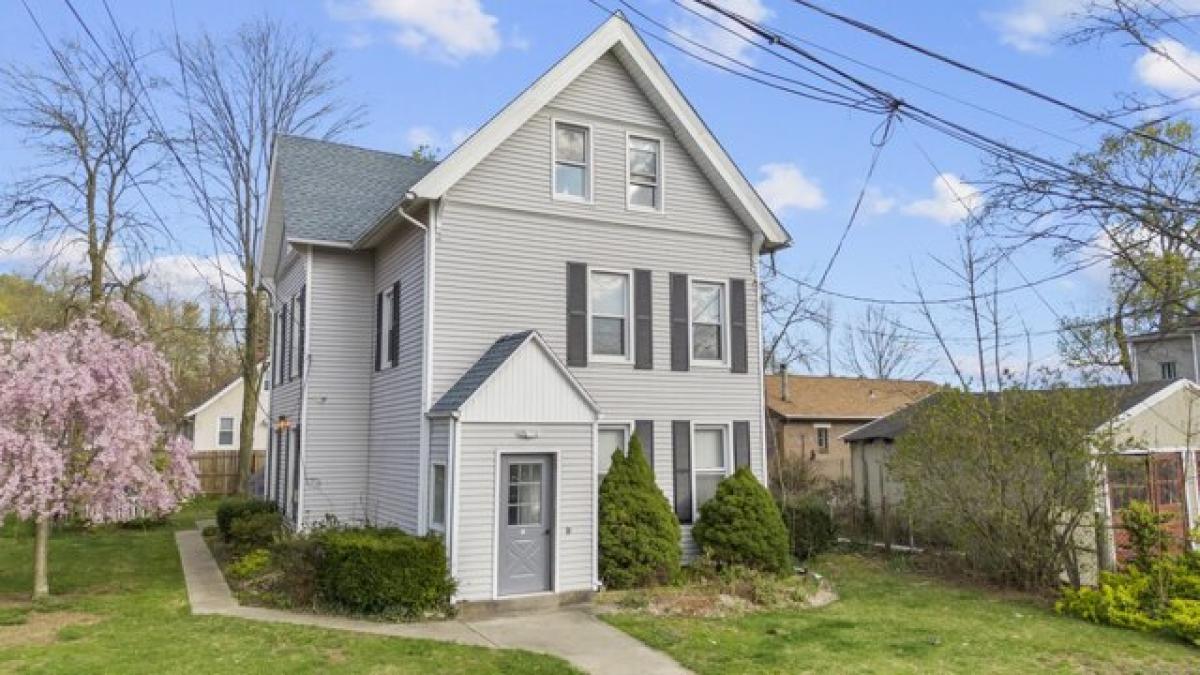 Picture of Home For Sale in Hamden, Connecticut, United States