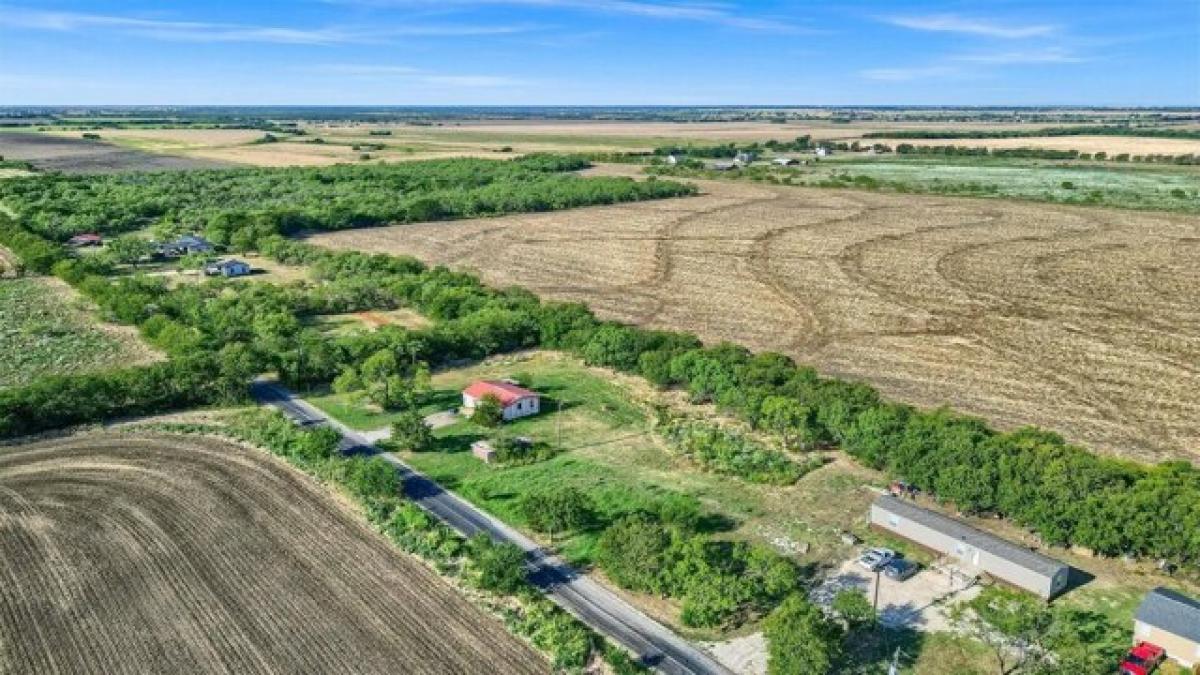 Picture of Residential Land For Sale in Pilot Point, Texas, United States