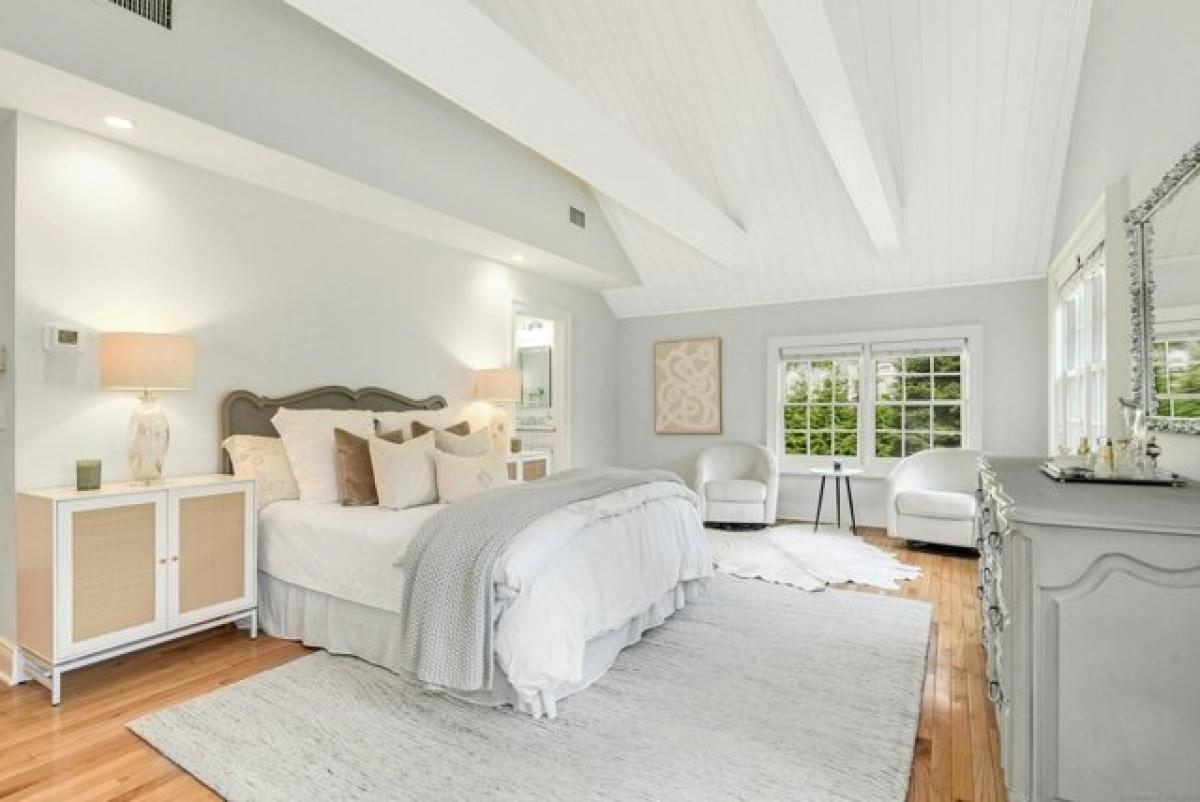 Picture of Home For Sale in Darien, Connecticut, United States