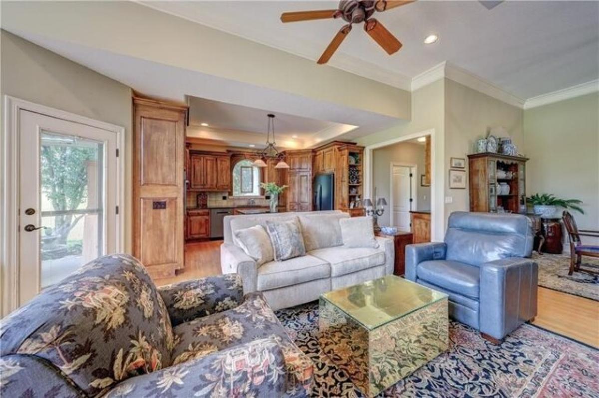 Picture of Home For Sale in Lenexa, Kansas, United States