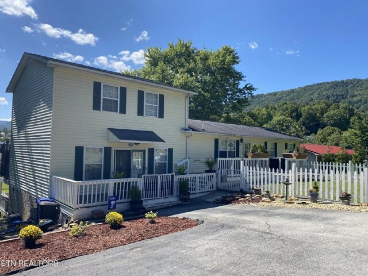 Picture of Home For Sale in Jacksboro, Tennessee, United States