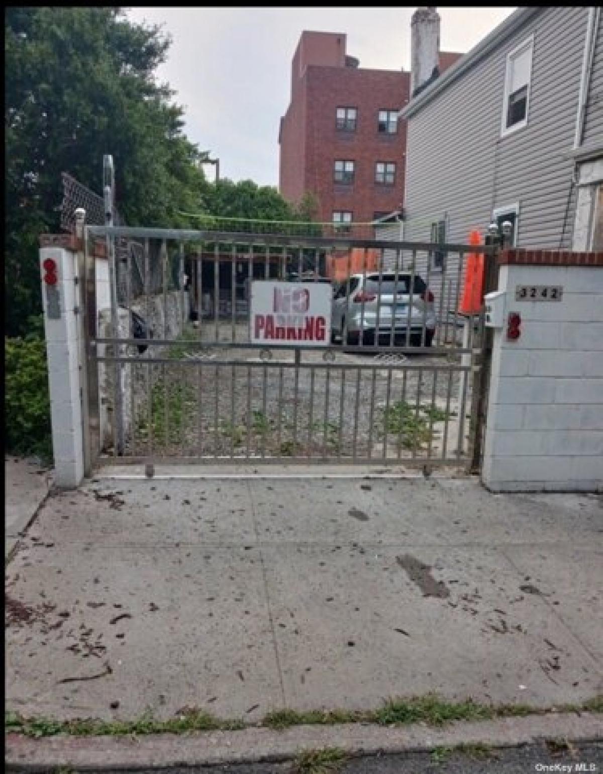 Picture of Residential Land For Sale in East Elmhurst, New York, United States