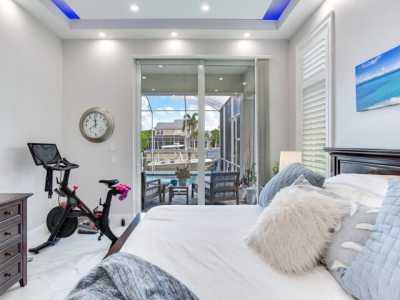 Home For Sale in Apollo Beach, Florida