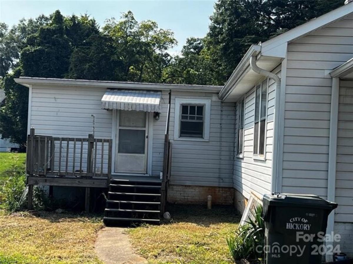 Picture of Home For Sale in Hickory, North Carolina, United States