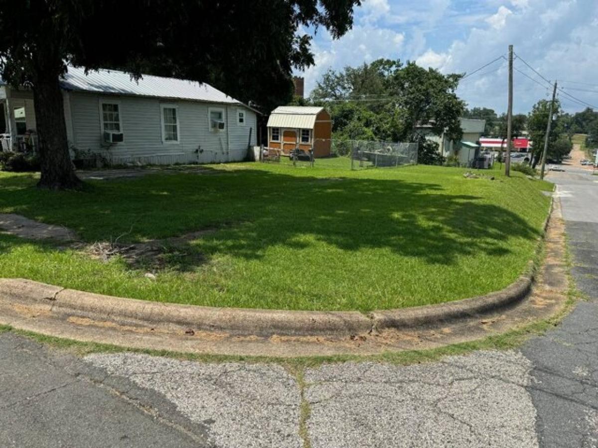 Picture of Residential Land For Rent in Marianna, Florida, United States