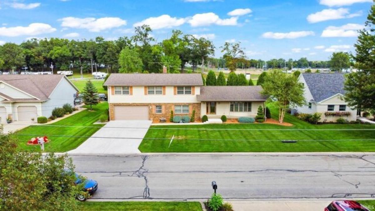 Picture of Home For Sale in Warsaw, Indiana, United States