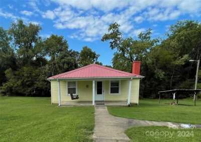 Home For Sale in Lenoir, North Carolina