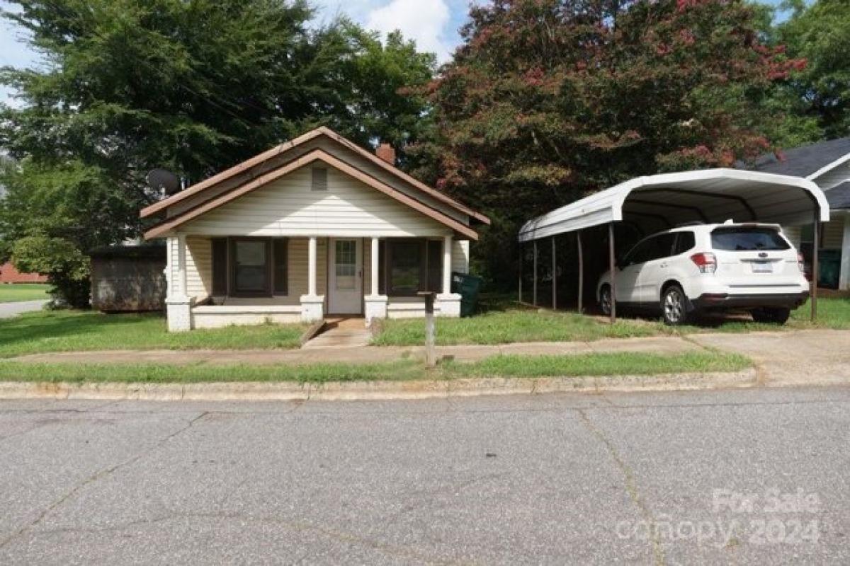 Picture of Home For Sale in Newton, North Carolina, United States