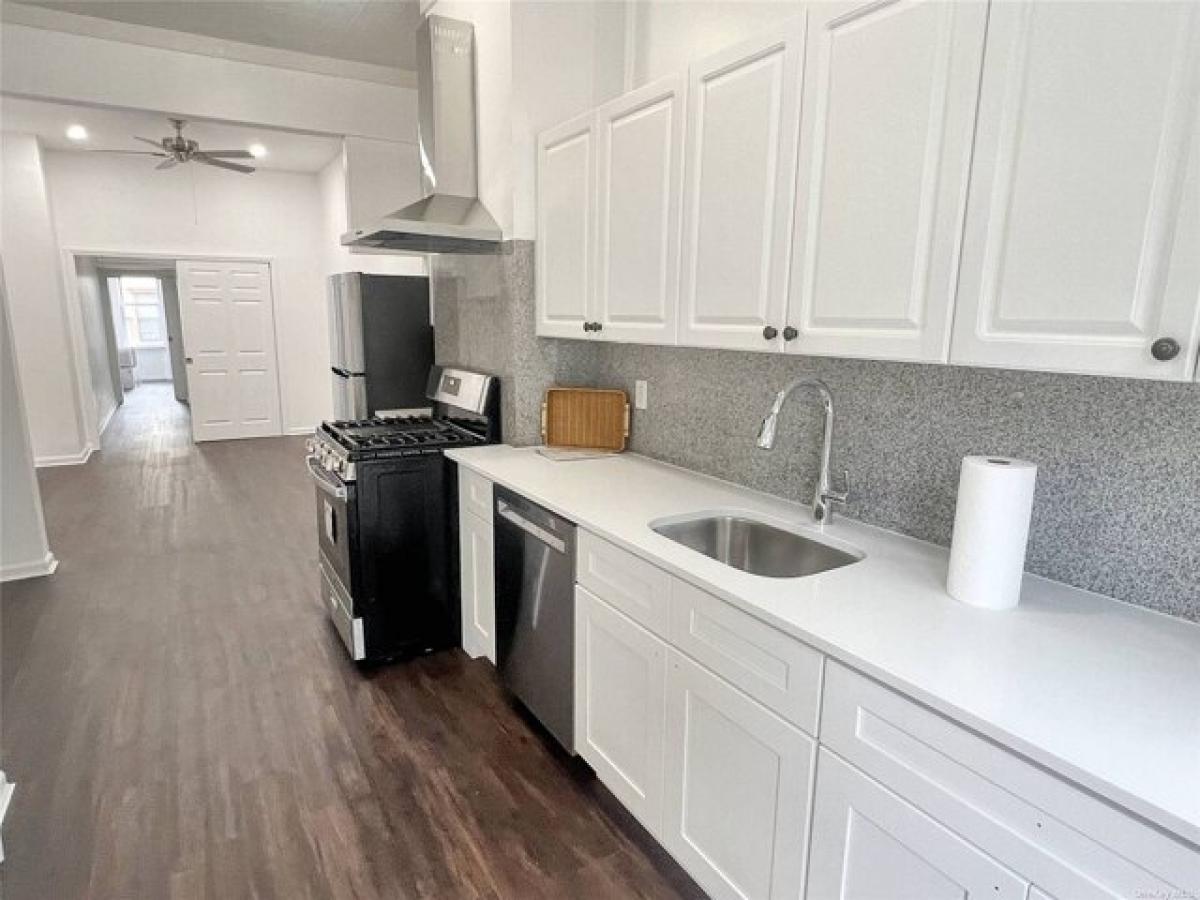 Picture of Home For Rent in Ridgewood, New York, United States