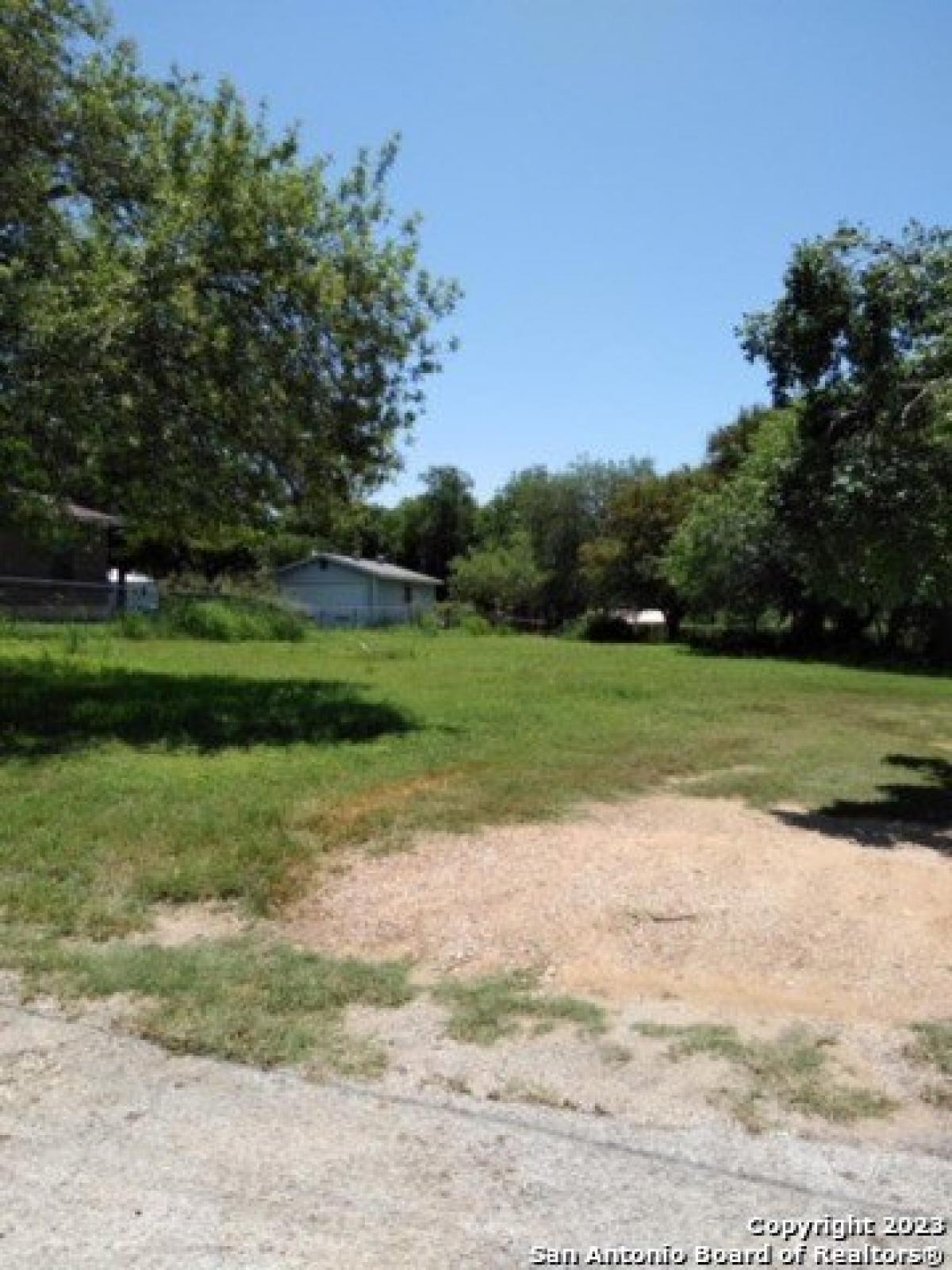 Picture of Residential Land For Sale in Floresville, Texas, United States