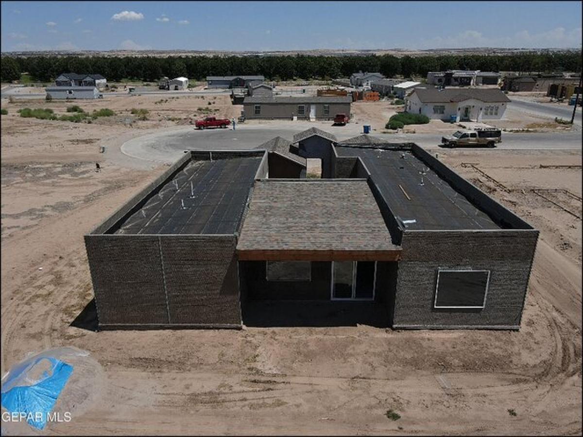 Picture of Home For Sale in Clint, Texas, United States