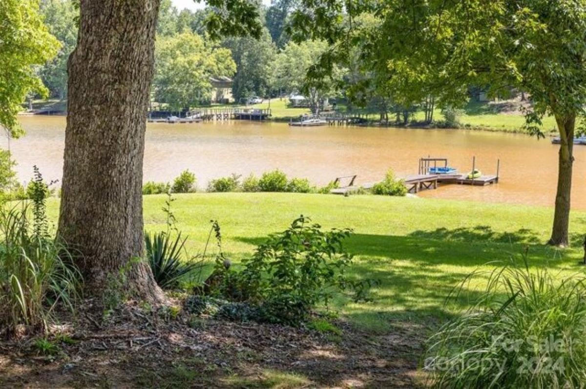 Picture of Home For Sale in Sherrills Ford, North Carolina, United States