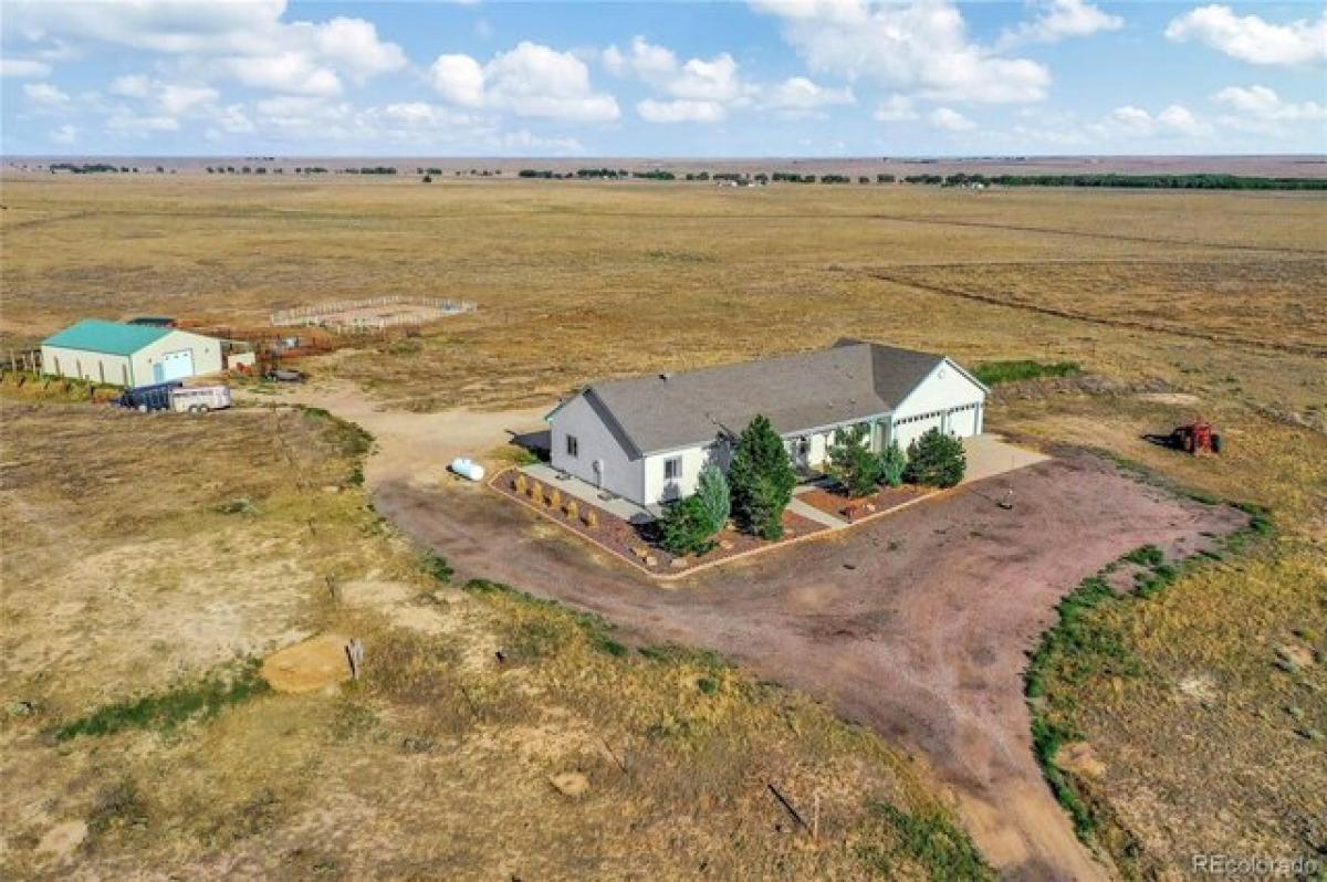 Picture of Home For Sale in Briggsdale, Colorado, United States