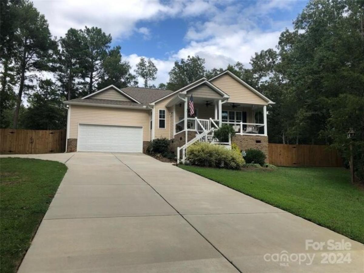 Picture of Home For Sale in Lancaster, South Carolina, United States